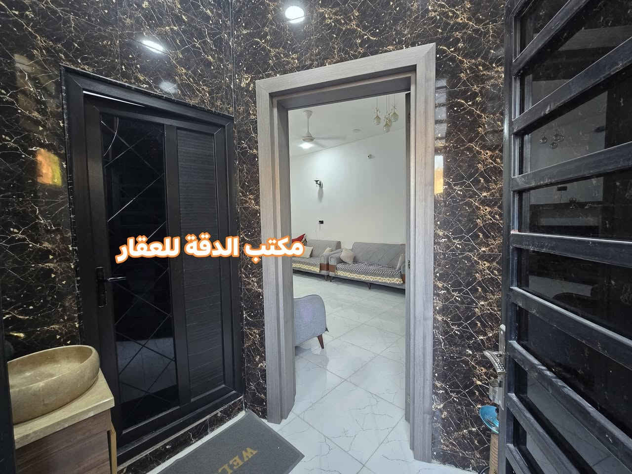 دار للبيع بناء حديث قرب الشارع العام 📌🏘

 المساحة 200م٢

طابو زراعي سند 25 تحويل مباشر 

مطبخ  5.5×3.5 ، مطبخ حار خارجي ، هول 6×4  ، أستقبال 6×4 مع صحيات عند المدخل ، غرفة نظام سويت 5.5×3 ، غرفة ٤×٥ مجمع صحيات 

يبعد عن شارع الوردية العام 50 متر 

الموقع : الحلة ، الوردية داخل ، قرب مدرسة مالك الاشتر الابتدائية .

السعر : 127  مليون قابل للتفاوض 

للأستفسار الاتصال على الارقام 
*********** امير 
*********** امير
