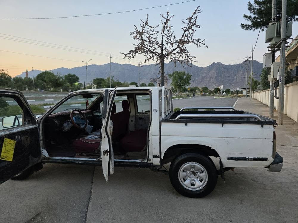بەلەش بەلەش ماڵی کەسابەت بەهەرزانترین نرخ زۆریش مەزبووتە
پیکاب نیسان دەبڵ رەقەم سەلەحەتین واجیهەی لەگەڵە من بەشەرتی ماڵی مەدەنیو پارەی کەسی تیانەبیت ئەیفرۆشم 
گێروو مەکینەو ئاکسلی بەشەرت شانسی بەشەرت وەرگەراو بەشەڕت 
پیشوو بەتانەی زۆر خاوینەو ماڵی فەقیرە بەنزین زۆرکم دەخوات 
مەکینەی مۆدیل 2002 لەسەڕە زۆر بەهەڵمەتە لیخورینی خۆشە دەمیکە یەک دەستە لەبەر  ئیش بووە 
فڵجە لەیت گەرمی تەنجیل مەزبووتە پاڕەی ماتۆریک 
شوێن رانیە *********** نرخ ک $12 رانية, السليمانية
