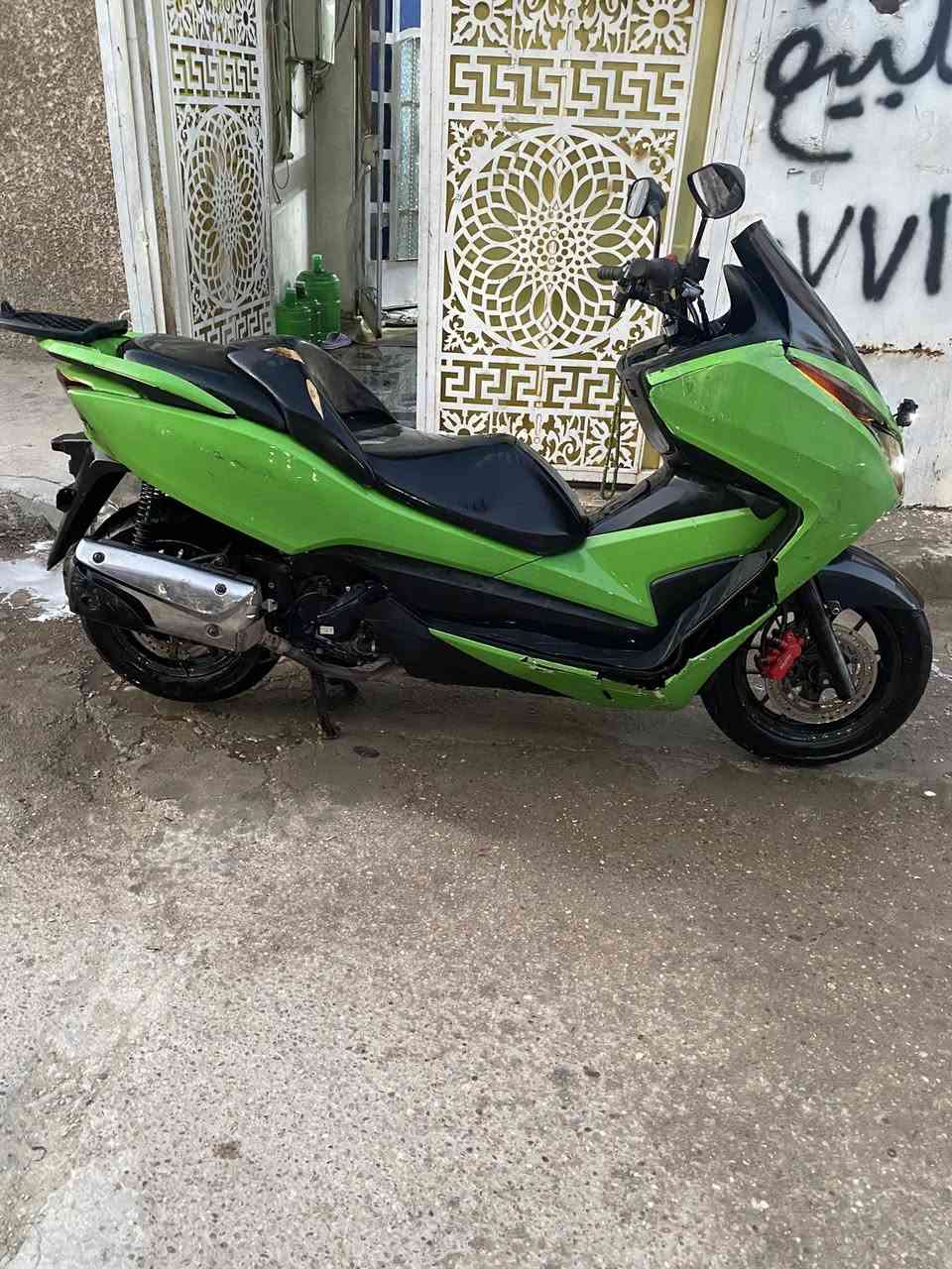 السلام عليكم
فورزا 012 
جاهزه من كل النواحي 
فيتم جديد 
جويتر جديد 
نوزل جديد 
محرك جديد 
نكره سلف بكل وقت 
ستاند حساس 
كهربائيات كلهه شغله 
الدراجه ترايك وين متريد 
بيهه نقص 
خرز الكلج الامامي 
وكفر واحد بي كسر 
للعلم الدراجه بدون اوراق 
اتكفلك سرقه 

مكاني الامين 
السعر قفل 850 
وخواتهه الرمبه معروفه اسعارهن 
ممتواجد ع النت 
***********
