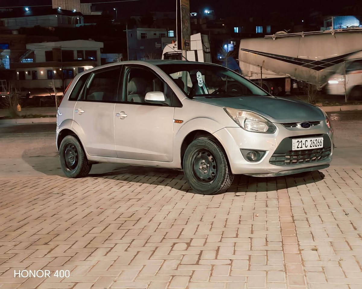 فۆرت فیگۆ 2013  سفری شەریکەی نیڤایە
سێ پارچە بۆیاخ تەنها قرچێکی بەسیتی هەیە شایەنی باس نییە
سەنەوی بەسەر چوە پلێتی تازەیە
بە شکڵێکی عام سەیارەکە ناو و دەری جوان و پاکە
چوار تایەی تازە
مەکینەی بەشەرت
گێڕەکەی تەپەیەکی تیایە  بەڵام کێشەی نییە هەر لەسەری بڕۆ پارەی گێڕەکەشم بڕیوە بۆ کڕیار
نرخی ٦۲ گەڵا خوار هەمو بازاڕە
***********
***********
ڤایبر و واتسئاپ لەسەر ئاسیاکەیە السليمانية, العراق
