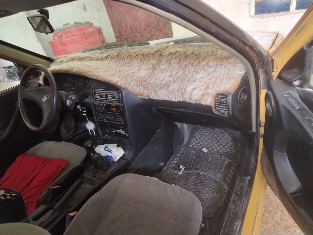 بيجو روه البيع سعرهه 10 ورقات وبيها مجال مال واحد يريد يعيش رقم بصره ألماني ***********
