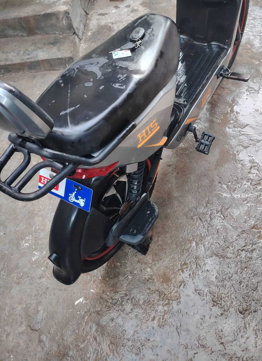 السلام عليكم
درجه شحن نوع HIS موديل 2024 
ما صار هواي من ماخذها 
بطاريات 4 کبار 
رتفاعها عالي تشتغل بصمه وسويج ونظام NFC
مكان ابو غريب 
سعر 450 و بیها مجال 
*********** رسالني وتساب
