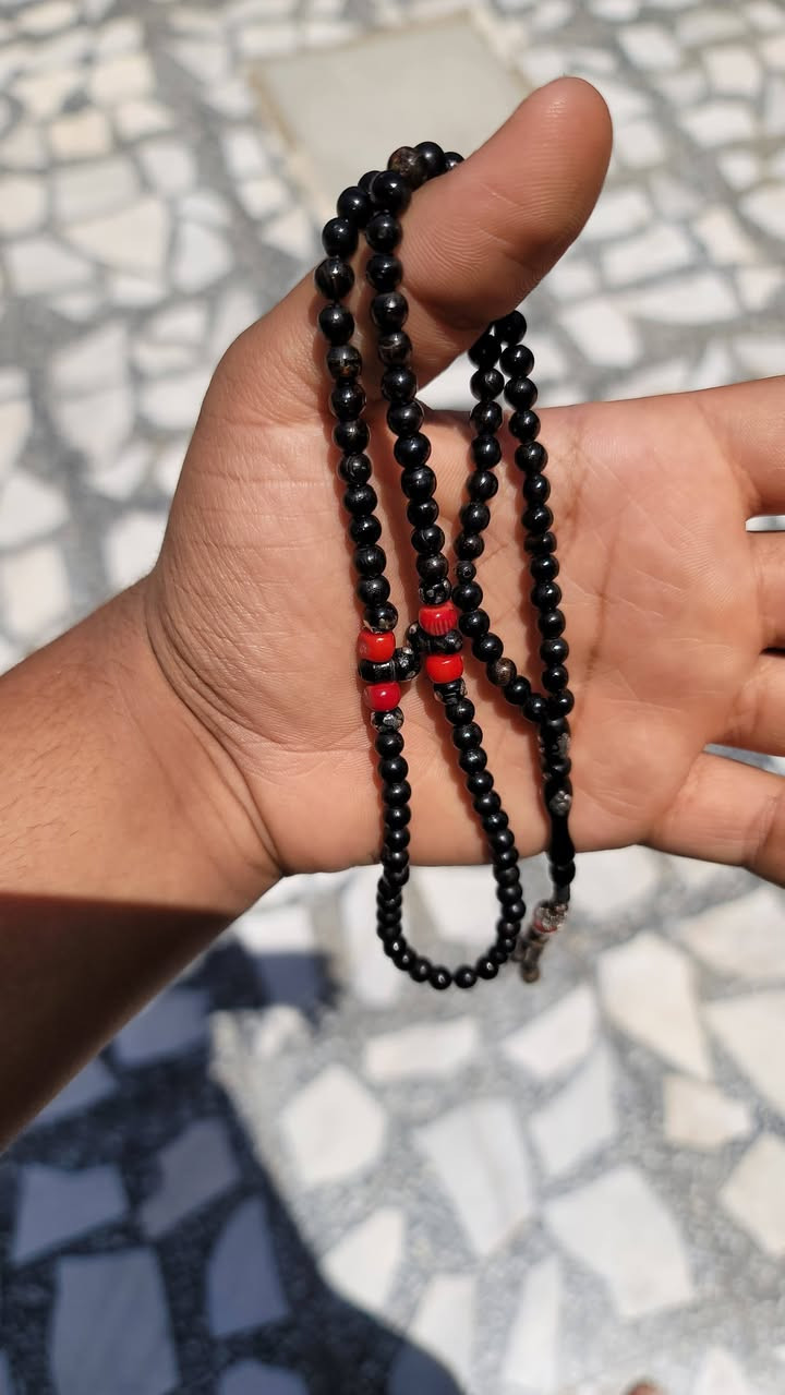 يسر مصري قديم ١٠١ خرزة(ناعمه)الكركوشه فضه قديمه
السعر ٦٠ الف مع التوصيل ***********
