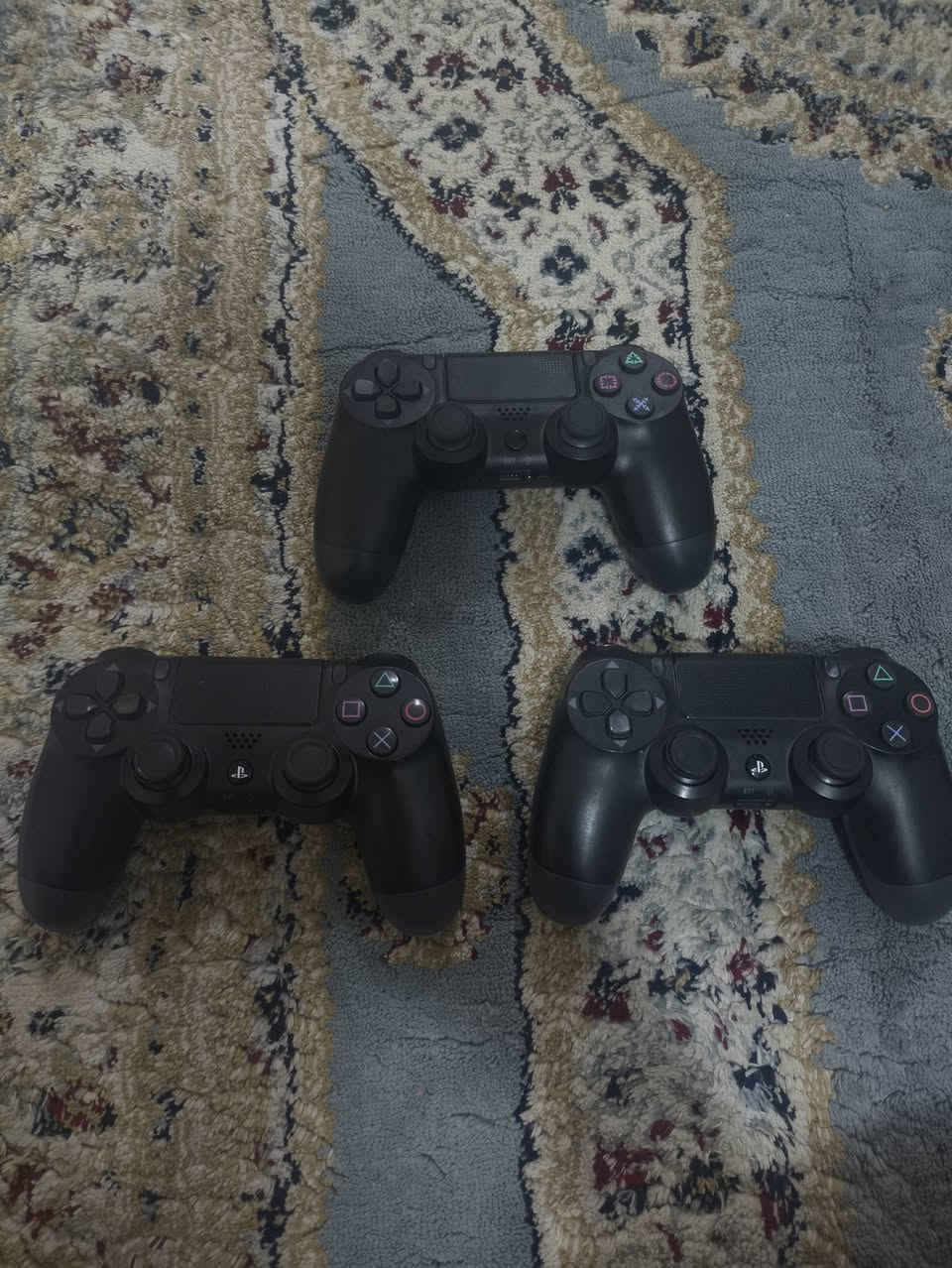 السلام عليكم بلي 4 سلم ما مفتوح مهكر نظام 11 قرص
وياه 3 يدات تجاري اثنين منهن ضارب بيهن شفت والثالثة تشتغل بس على الكيبل مال الشحن 
الالعاب الي بي 
فيفا 26
بيس 26
WWE 26
ماين كرافت
ووياه يو بي اس
مكاني بغداد
السعر 275 الف
للاستفسار خاص


**إذا كنت صاحب هذا الإعلان وتريد حذفه لأي سبب، رجاءا أرسل رسالة إلى الدعم الفني**