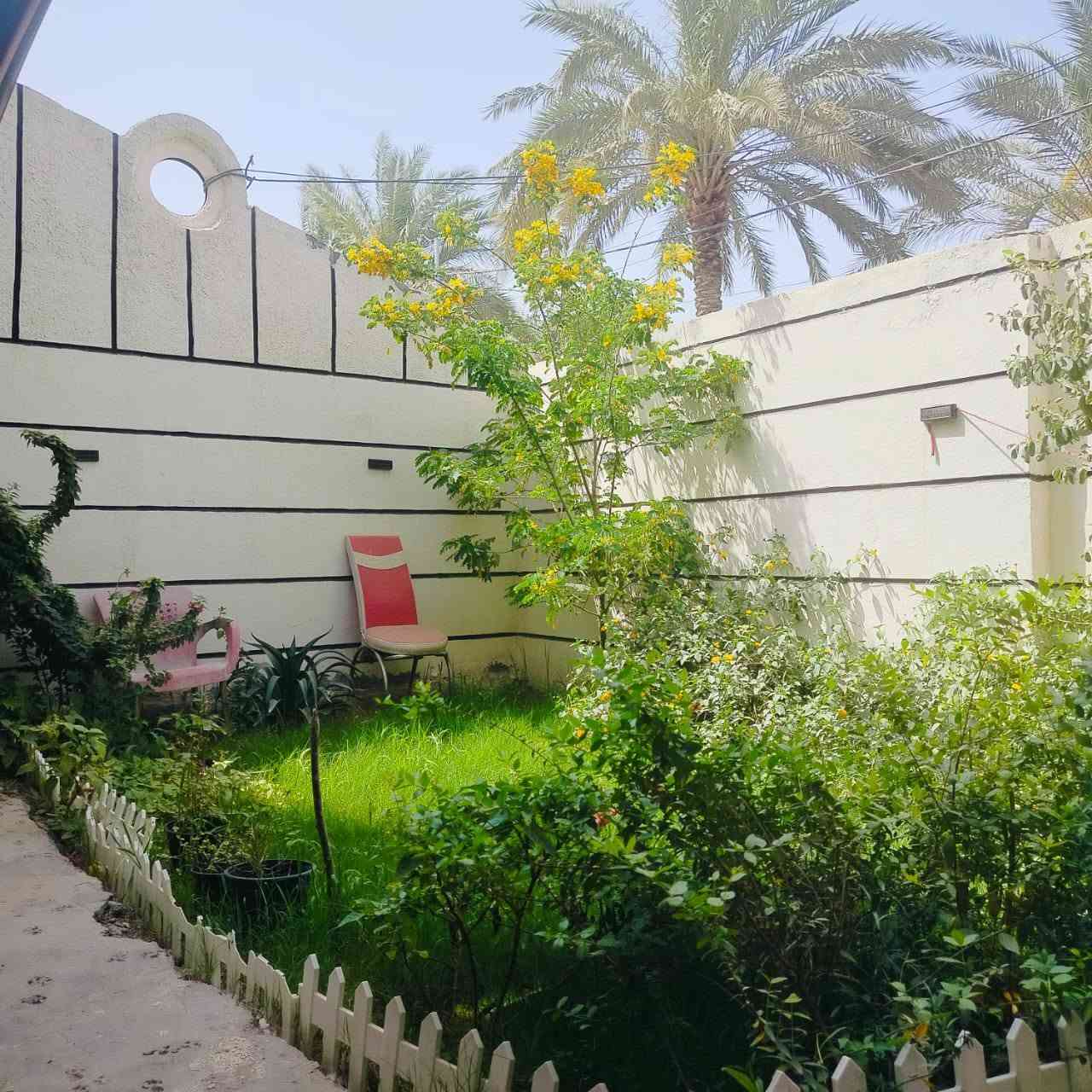 السلام عليكم بيت للبيع جاهز مابي اي نقص مساحة 240 بناء طابوك سقف صب العنوان حي الحسين شارع طه للاستفسار الاتصال على الرقم ***********
