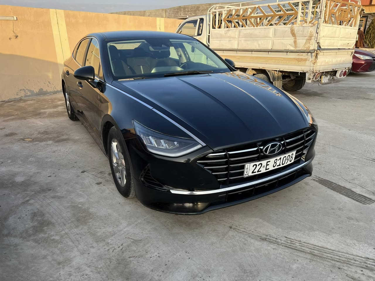 سلام عليكم 
سوناتا للبيع 
موديل 2023
ضرر جاملقين بدون دواخل 
كير ومحرك شرط 
تواير وصدر جدد
السعر 165 وبيها مجال للطيبين 
الرقم ‭0780 858 4544
