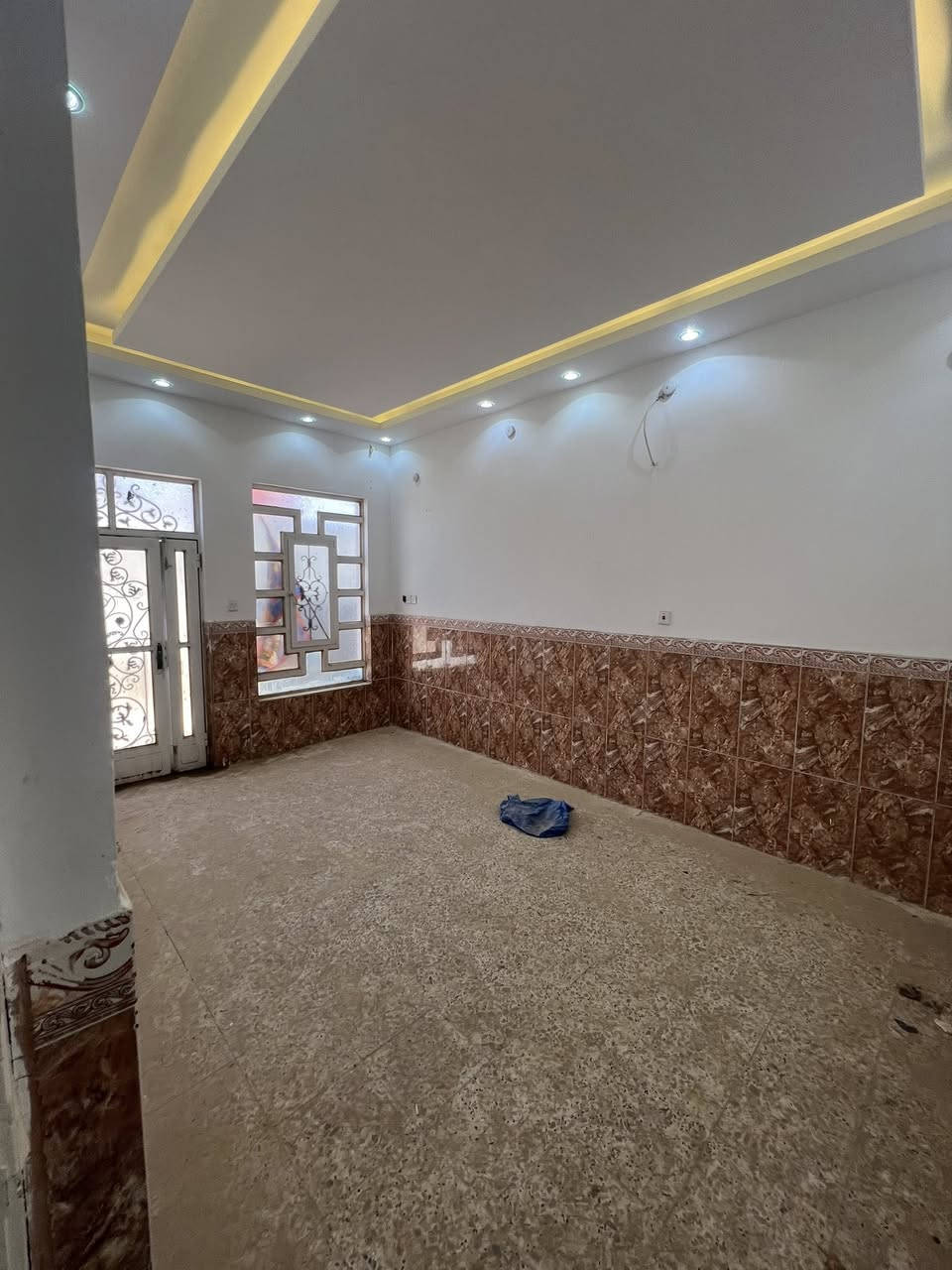 بيت للبيع  في شارع الحولي منطقه الاساتذه البيت طابق ونص بيع مستعجل رقم العقار 85479شارعه 15ثالث بيت عن شارع الحولي االشراي
يتصل على هذا الرقم 
ا*********** السعر النهائي 88مليون قفل
