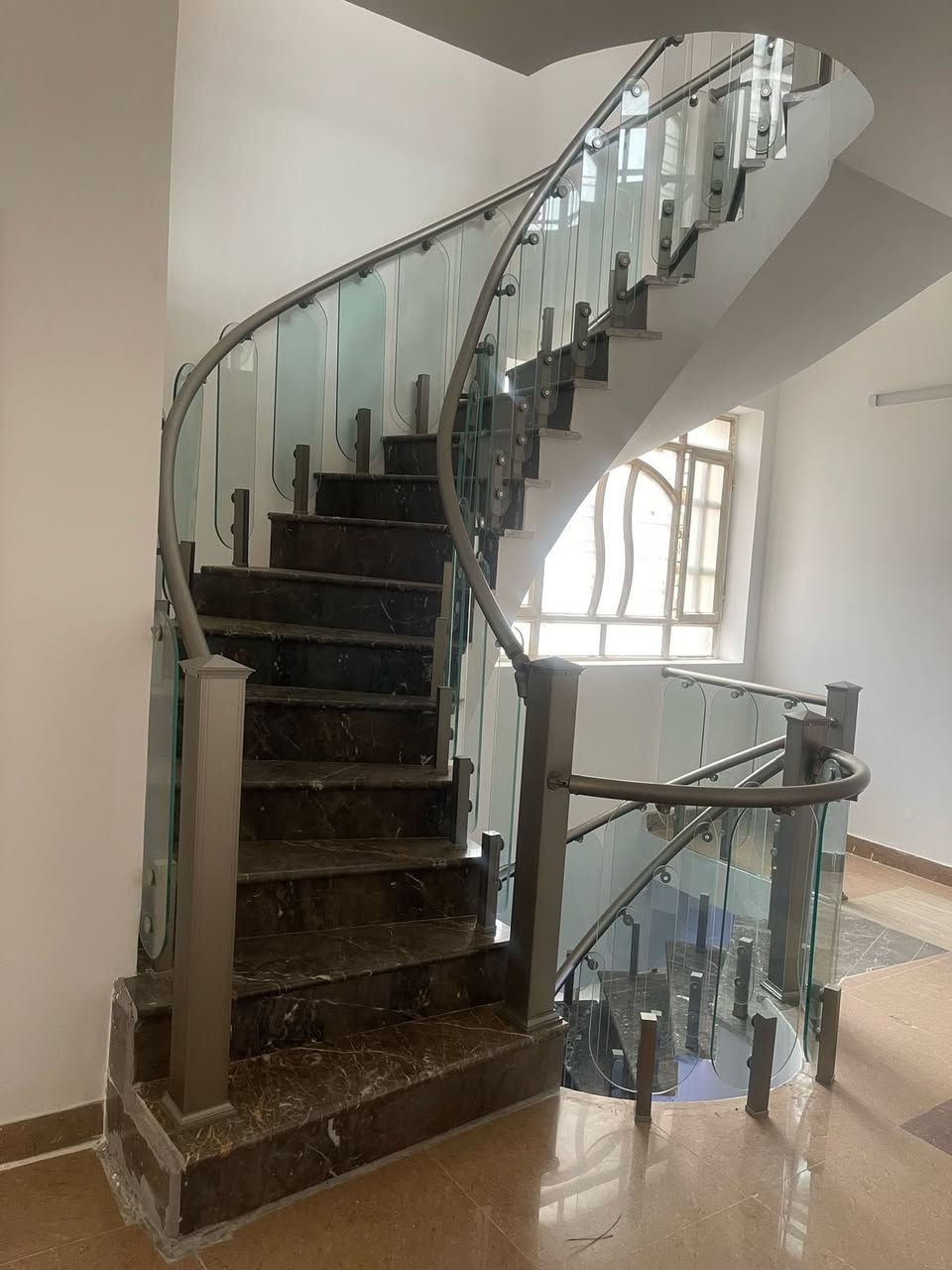 اعلان 📣
دار للبيع ✨ 
دار في ال بلديات حي التجار المساحه 200 متر 10 نزال 20  بيت جديد بناء حديث عرض الفرع 15 متر
تفاصيل الدار :
4 غرف نوم سويد صالتين كبيره مع درج دائري مرمر مطبخ حار بارد استقبال كبيره مساحة. طول 8 متر عرض 4 متر مع مدخل وحمام مناور ثنين واحد بي حمام واحد مستخدمه مطبخ بديل
لتفاصيل اكثر ☎️ 
مصطفى الوسيط 📞 
***********
