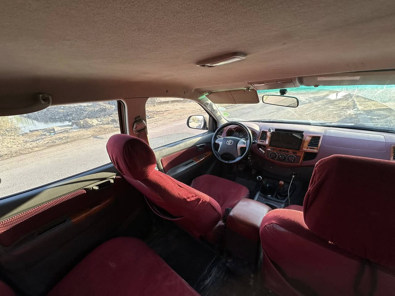 السلام عليكم هايلوكس موديل 2015 لون ابيض رقم اربيل سنوية منتهية السيارة نضيفة وما بيهة اي نقص  ، جاهزة صبغ عام عدا القمارة ، السيارة فور ويل گاز ، گير عادي ، شرط التحويل 
للأستفسار الاتصال على الرقم 
 ( *********** )
السعر المطلوب (140 ورقة ) قابل للتفاوض
مكان السيارة ( البصرة 5 ميل )
