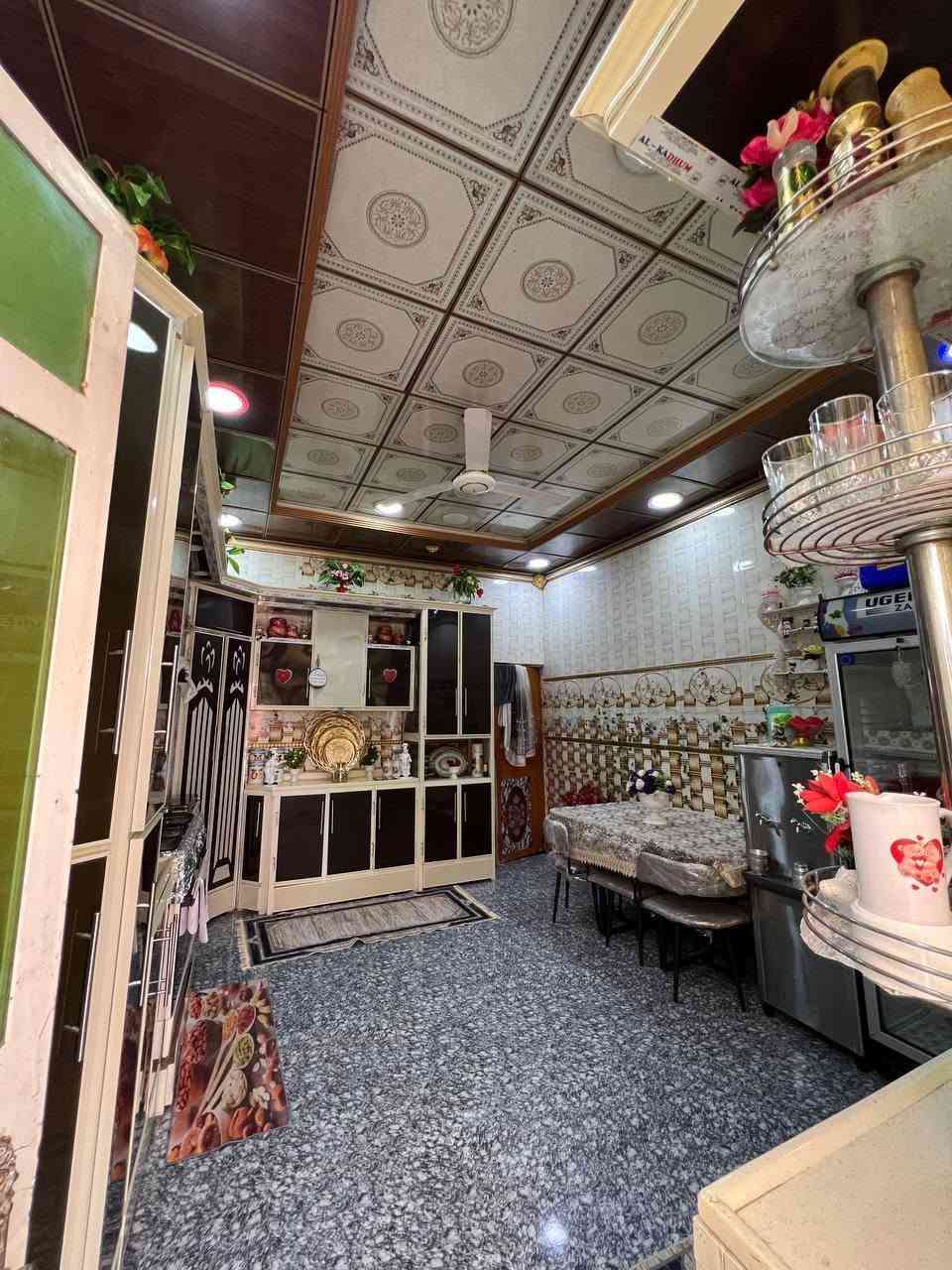 🏡 للبيع بيت سكني مع الأثاث بالكامل 🏡
📍 مساحة القطعة: 290 متر مربع
✅ استقبال 7×4 متر ✅ مطبخ 5×4 متر ✅ هول 6×4 متر ✅ غرفتين نوم 5.5×4 متر ✅ صحيات داخلية وخارجية ✅ محل تجاري ضمن العقار ✅ البيع مع الأثاث الكامل
بيت مرتب وجاهز للسكن مباشرة،
📞 للاستفسار والتواصل: ***********
