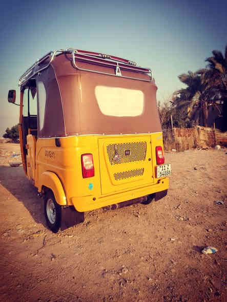 سلام عليكم تكتك البيع نضيفه وحلوه موديل 2022 رايده 9اله ربع وبيه مجال تحويل ثاني يوم ومكانه بغداد المدائن قرب جامع سيد علي وهاذ رقمي *********** المو مو شراي لا يتعبنه تكتك حله من صور
