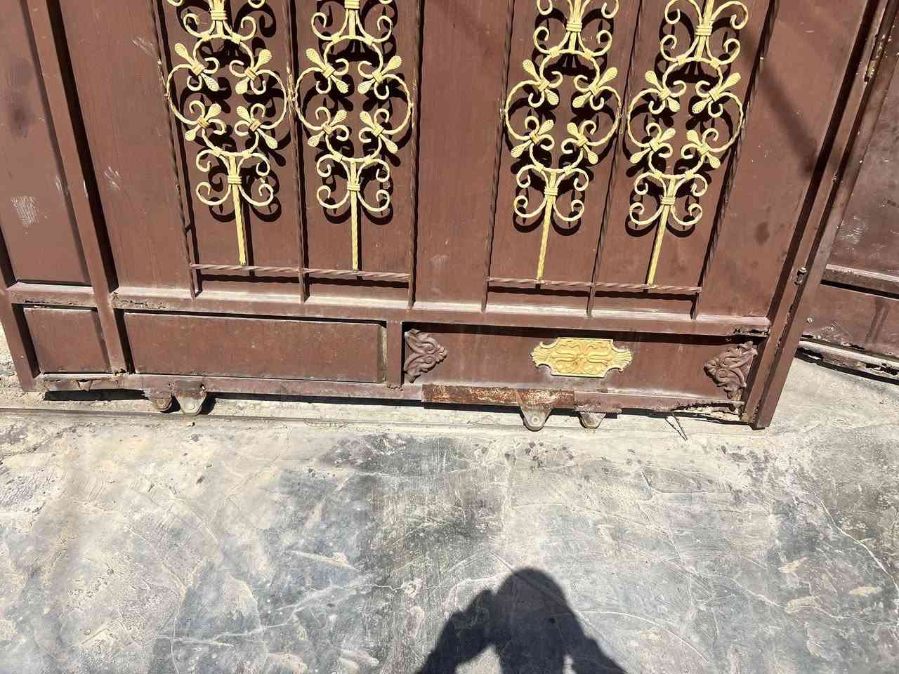 باب للبيع  ثقيل  نفس ماموضح جوه خياس 60 الف
