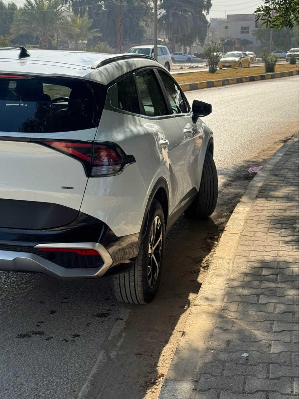 السلام عليكم 
كيا سبورتج 2024 هايبرد لون ابيض صدفي فئة ex فرق عن البرستيج ال5 كامرات والبانوراما 
الباقي نفس مواصفات البرستيج وحجم لارج الطويله 
حادثها مبين بالصور فقط pdr بالجاملغ الخلفي على مقدار شبر باقي السياره مكفوله 
رقم بغداد مميز وبأسمي 
السياره ماشية 8000 ميل بعدها بحالة الشركة 
مكان السياره بالحلة 
السعر 238 ومجالها بسيط للشراي 
للاستفسار 
*********** حلة, بابل
