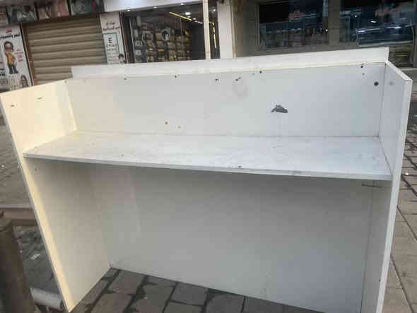 ميز للبيع قياس 1.5 يفيد محل موبايلات سعر 60 رقم***********
