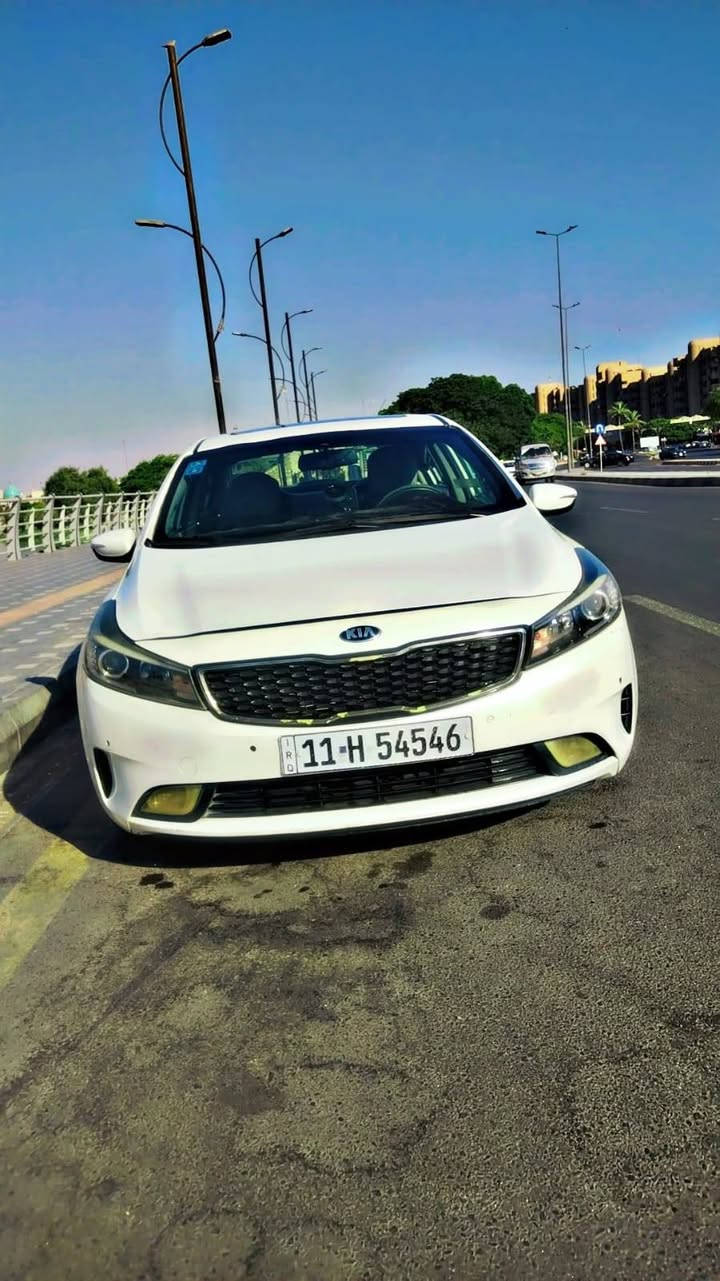 سلام عليكوم سيراتو 2017 خليجي فول من عده بصمه بدون حادث بدون معجون مطشوش بطش عليهه محرك 10600  نضفتهه كدامكوم تخم تاير صدر امامي خلفي جديد مكينه وكير مكفول  باتري جديد كبريسر مال تبريد يفصل فقط سياره بسمي رقم كليزي تحويل مباشر غرمات مصفره بيهه طخه خفيف بل جاملغ الخلفي ومامي هم طخه خفيفه ممتواجد عله فيس رقمي *********** السعر شده 110 العلوان الكرخ شارع حيفه
