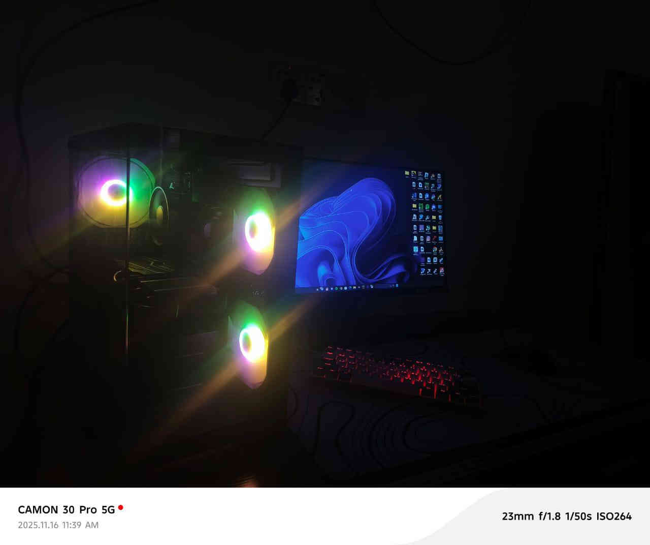 - حاسبة كاملة وشاشة  للبيع جدد ونضيفات استعمال قليل حته ضمان مامخلص
- نوع الشاشة : MSI MONITOR G255F 
- مواصفات الشاشة :   
180hz
دقة 1080 × 1920(FHD) 
24.5in
Ips
1 مللي ثانية
منفذ HDMI 
الشاشة تدعم  Displayport

- مواصفات البيسي: 
CPU CI5 12400F TRY
AMD RX 6600 8GB 2FAN ASROCK
RAM DDR4 16GB 3200 8×2 TXRUI
M.2 1TB TEAM GROUP MP44L 5000Hz
FAN CPU ALTA 9 DEEPCOOL
PSU Ruix GX 650W 80 Plus Bronze 
M.B H610M ONDE DDR4 M.2
CASE LOVINGCOOL LC-T2 BK 3FAN RGB

- صارلهة 5 أشهر عندي استعمال كلش خفيف

- السعر 980 الف بيهة مجال بسيط
- الرقم واتساب ***********
- مكاني ☜︎ البصرة / التنومة / شارع 40
