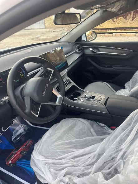 سلام عليكم بي واي دي ماشيه (3000)  اخت الزيرو مكفوله ومدوشمه وارضيات ومعربه الشاشه كامله السيار متصر عليها ربع دينار السعر (19) قفل قفل (مكاني) ( حي اور) ***********
