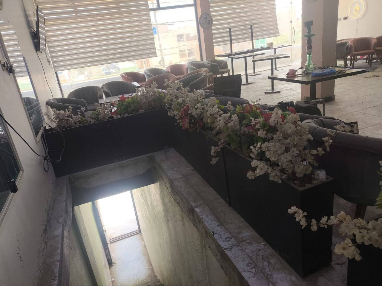 بيع غراض تعزيلة كوفي يوجد بلازم عدد ٣ مختلف الاحجام ميز خشب عدد ٢  ثرية عدد نركلية عدد ٤٣ شتلات عدد  طبلات ١٣ الاستفسار على الزقم مكلف بالنشر    ***********
