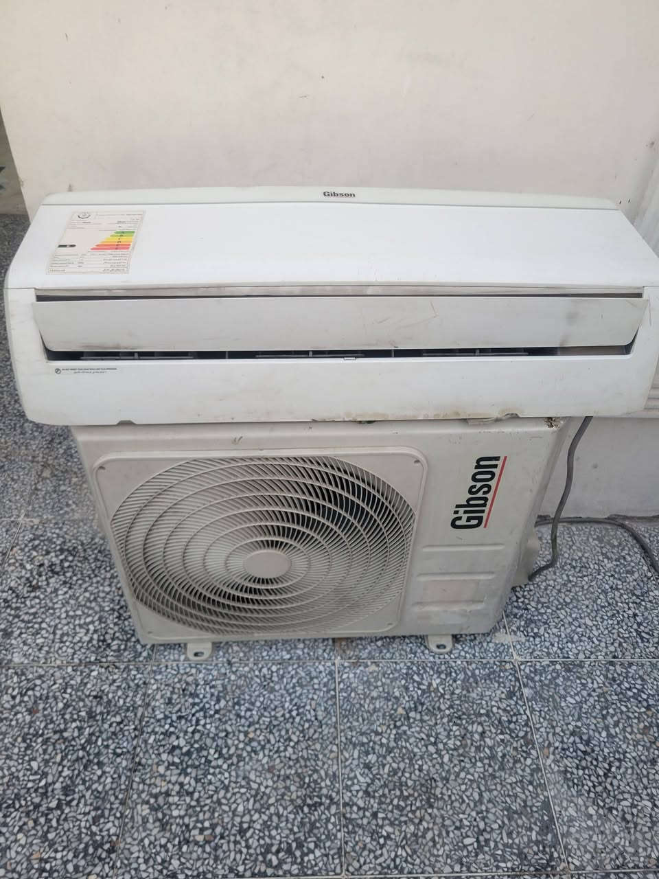 سبلت جبسون طن ونص شغال وكامل غازه مقفول غراضه كاملة تبريده ثلج تدفئة تبريد المكان بغداد للاستفسار 
***********
