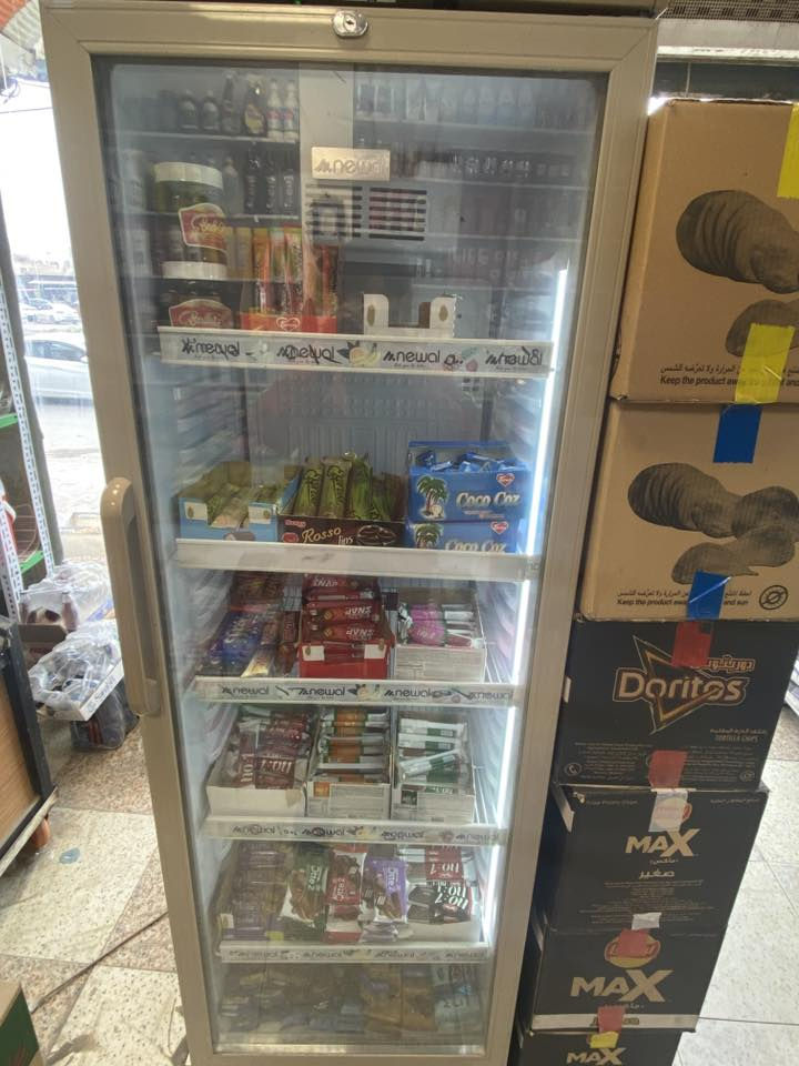 أسواق للبيع العسكري شارع السبيس
تحتوي 
8 براد عمودي
2 براد طرحي
براد طرشي كبير 
سستم كاميرات كامل
***********
مامتواجد فيس بس واتساب
