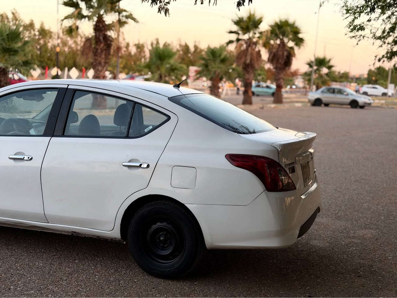 نيسان صني هندي بليته زركه 
موديل 2016
ماشية 165 الف كيلو متر عليها صيانة دوريه محرك وكير كله بالشرط 
تحكمات طرفين 
شاشة كاربلي  + سماعات جديدة عليها 
دبل كيج 
تبريد ثلج 
صدر امامي خلفي جدد 
دسكات جدد 
تخم تايرات جدد 
باتري جديد
رقم اربيل + كوبون بنزين بيها 
السيارة حلوة كلش بيها اربع قطع صبغ وبيها ملاحظات بارد 
السعر 78 ورقة ومجال بسيط بيها  
*********** كركوك, العراق

