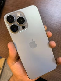 للبيع ‏iPhone 15 Pro Max ذاكرة 256GB 🔋 البطارية 94%  ✅ لا مفتوح ✅ الجه...