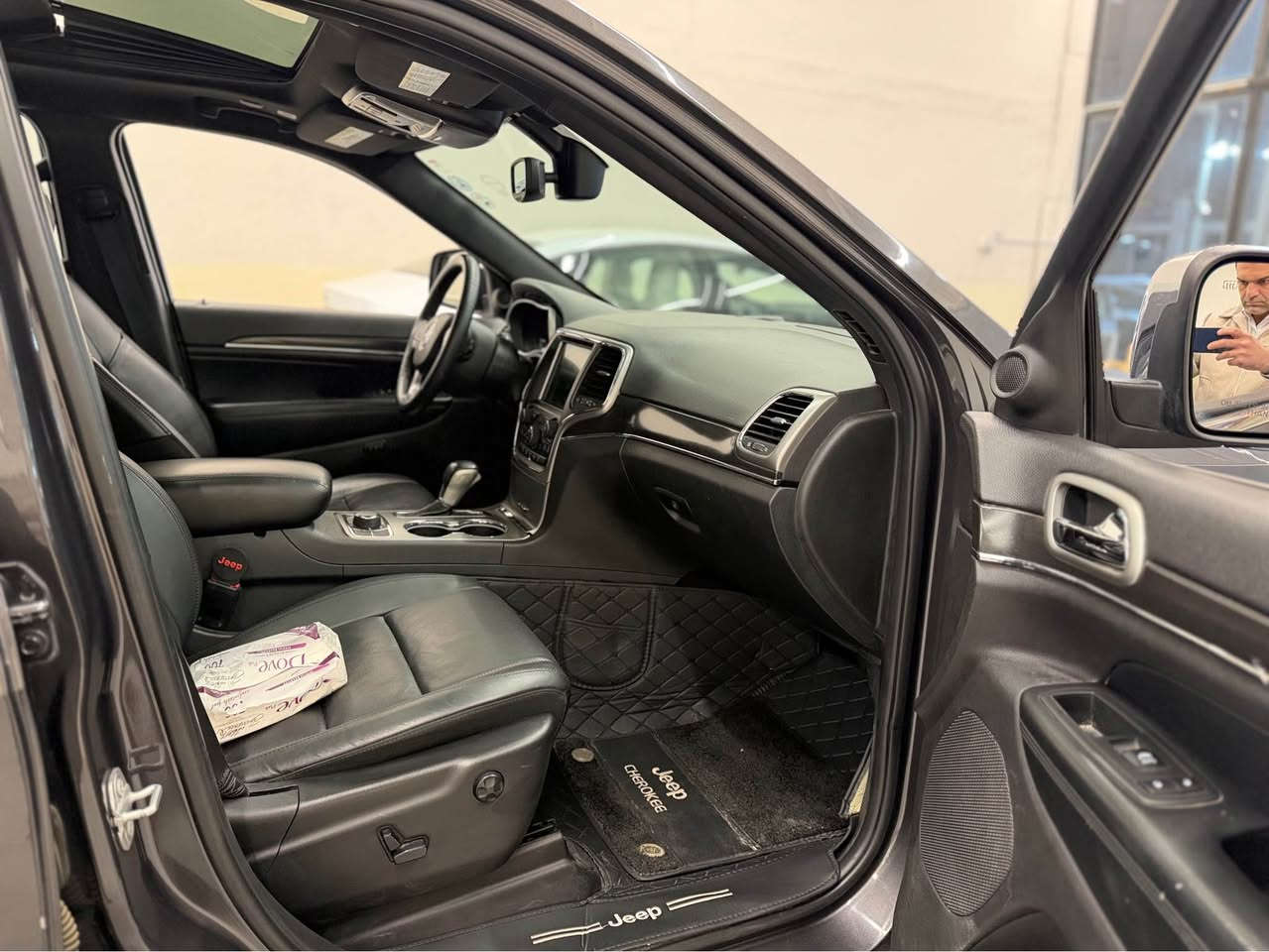 جيب كراند شيروكي 2018 ليميتيد كلين ماشي 78 الف مكان اربيل شركه مصطفى كارس بيع مراوس سعر 232 ورقه للاستفسار ***********/*********** أربيل, العراق
