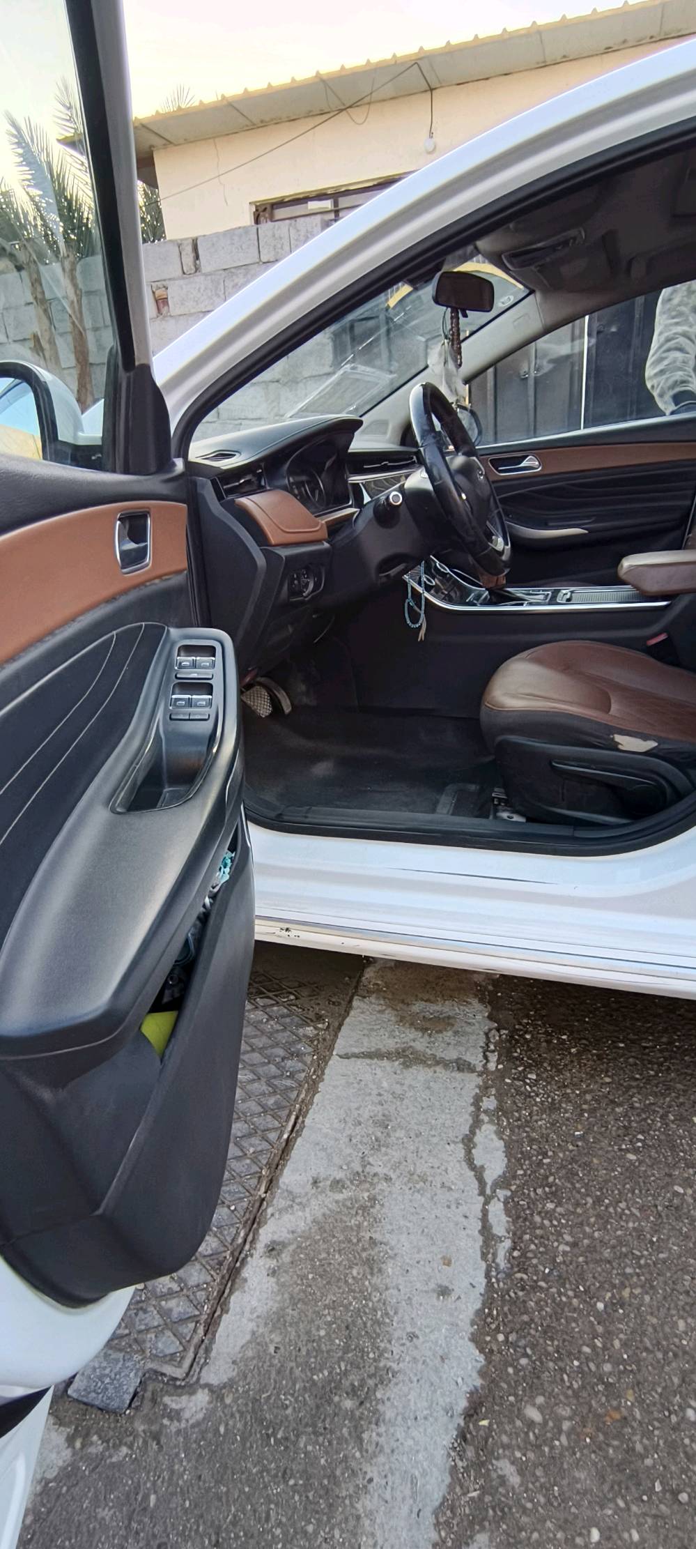 بغداد الدورة  / السياره شيري اريزو ٢٠٢٠ فول مواصفات / بصمه تشغيل و بصمه أبواب وتشغيل عن بعد وتحكمات المري من البصمه حساسات شاشه /كوشنات جلد لونين تبريد قطعتين //محرك ١٥٠٠تيربو  //ويل ١٧ ليت زنون //وبعد هواي مواصفات بيها  /فتحة سقف 