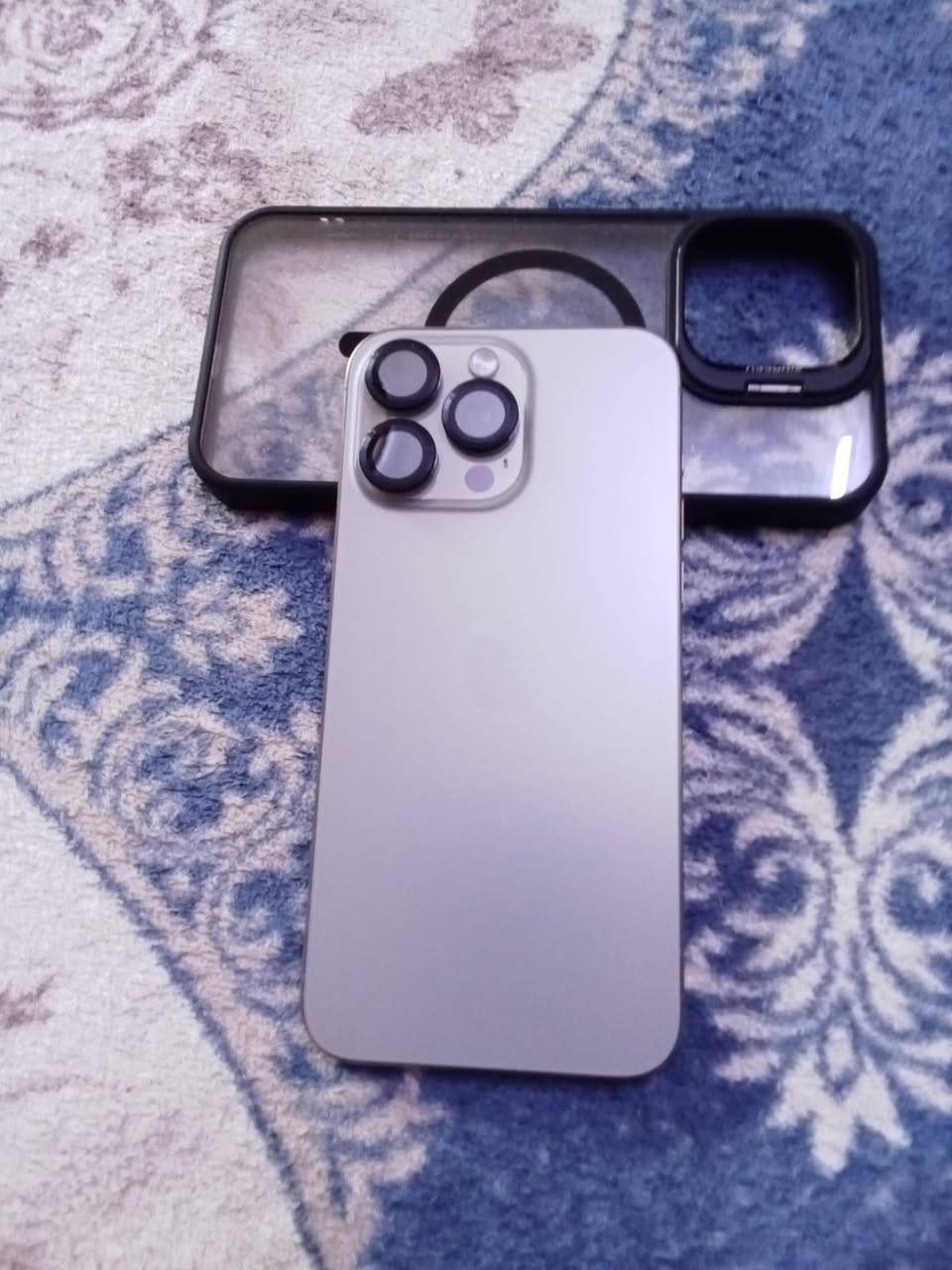 السلام عليكم عندي ايفون 15 برو ماكس ذاكرة 256 نضيف 100/100 عدد دورات 181 بطاريه 98 بلاديه ملحقاته شاحنه وكارتونه السعر 1200 وبي مجال قليل مكاني بغداد مدينه الصدر نتصل عله الرقم ***********
