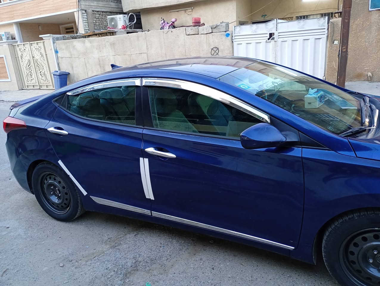 النترا موديل 2015 حادثها واضح بالصورة بابين عكس السايق  انصبغت صفحة كاملة بدون تكم وجاملغ جهة السايق مصبوغ وبارد قليل بداية البنيد  السيارة ليبل واحد كل شي عندك واضح بالصور السيارة جاهزة بدون اي نواقص رقم بغداد بأسمي السعر 102 بيهة مجال بسيط ***********
