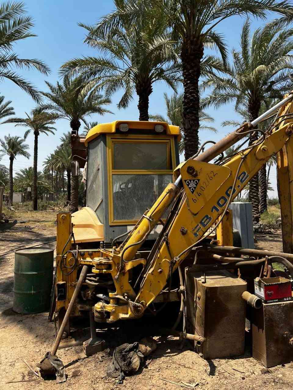 حفارة موديل 2009 رقم بغداد ناقصها بس تجفيت محرك خابطة فقط بدون كازكيت مكان بغداد السعر 80 ورقة لللاستفسار ***********
