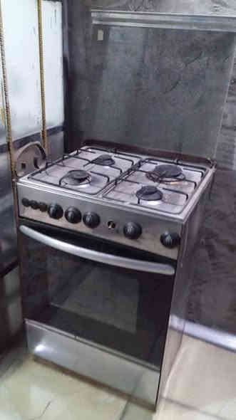 ***********
شراي واتساب يراسلني 
ثلاجه ب ١٠٠ 
طباخ خمس عيون جديد ٢٠٠
طباخ اربع عيون ب ٥٠ 
ميز وكراسي ٥٠ 
عنوان بغداد شهداء البياع فلكة الشهداء شارع حسيينية حسن العسكري
