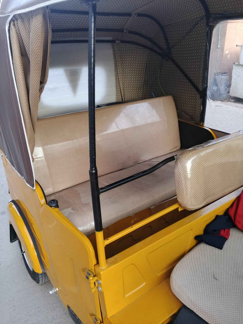 السلام عليكم تكتك موديل 21 تكتك بدون اوراق مكفوله سرقه تكتك خير من الله ما ناقصها اي شي كبل للشارع مصبوغه جماليه ومجفته تجفيت درجه اولى شركه عنوان بصره ***********
