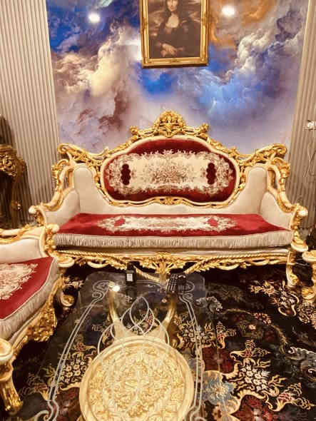 تخم زان مصري درجة أولى خشب روماني احمر مطعم ورق ذهب حفر ١٠ مقاعد ضخم***********
