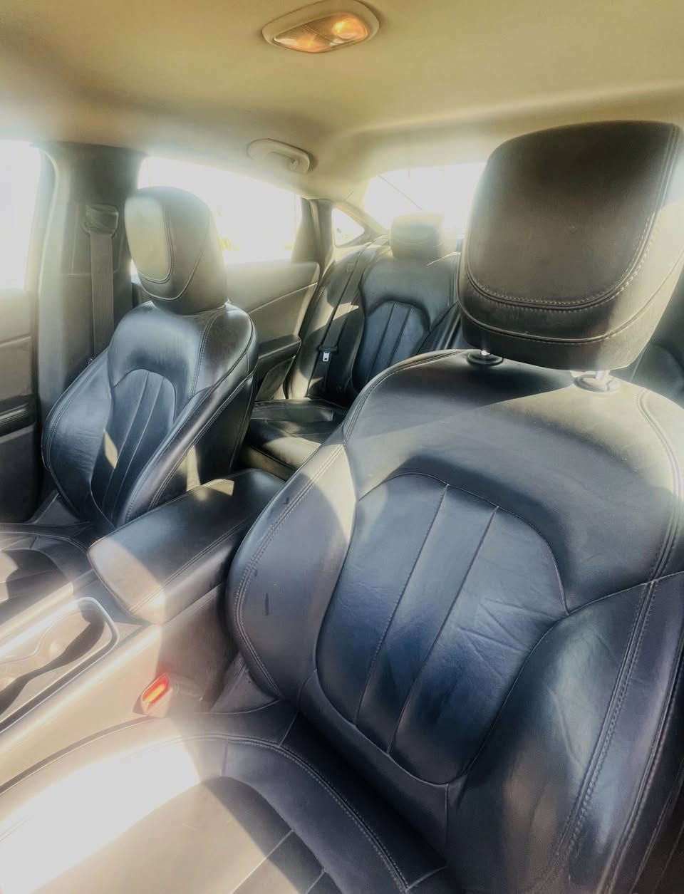 السلام عليكم 
للبيع 
كرايزلر سي200.  مكينة اربعة سلندر 2.4
موديل 2017 ✈️
سيارة جديدة وحلوة ❤️ 
رقم اربيل بأسمي تحويل ثاني يوم وهزة كاملة جديدة✅
داخل جلد 😍
شاشة كبيرة😍
منظومة زنون قوية✅
كير مكينة تبريد مكفولات ✅
حادثها بسيط كلش بدون ارباك بدون شواصي  بجم كبس✅
السعر125$ ⏳
للاستفسار *********** متوفر واتس📲
