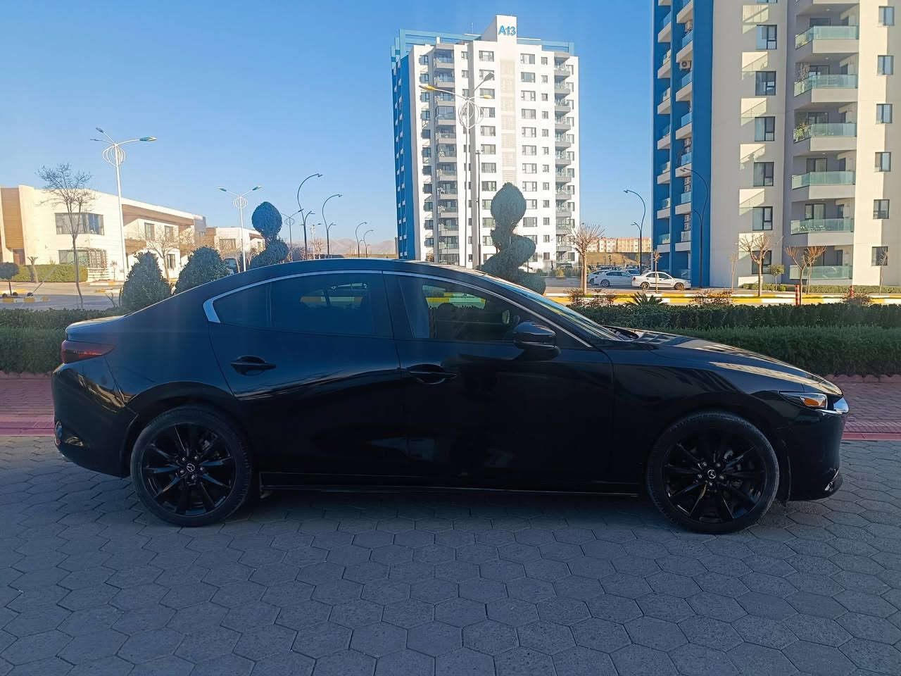 Mazda 3 2024
مازدايه كى زور پاكه مالى دوسته لوك لوك 
بوياخى نى يه و ئيرباگى نه ته قيوه 
12000 هه زار مايل رويشتوه
مواصفات
مه كينه 2.5 
به سمه 
بريك به سمه 
ده رگا به سمه
كاميرا 
شاشه
كوشن جلد
گيج الكتروني
رادار ( پيش و پاش لاى راست و چه پ)
خه تى جاده
نرخ 153
***********

مازدا 3 موديل 2024
12000 ميل
المواصفات
محرك 2.5 
باسما 
هيكل من الطوب 
الباب مغطى 
كاميرا 
شاشة 
وسائد جلدية 
أجهزة إلكترونية 
رادار (أمامي وخلفي، يمين ويسار) 
خطوط الطريق
السعر 153
***********
