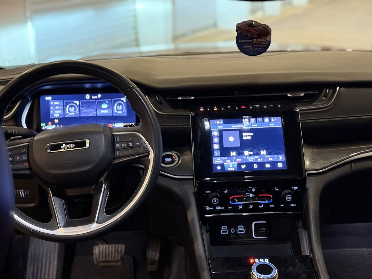 السلام عليكم للبيع جيب موديل23 بلاك توب حادثها البنيد فقط صبغ ماشيه 45 كيلو بلاك توب فتحه فور ويل السعر 315 وبيها مجال بسيط ***********
