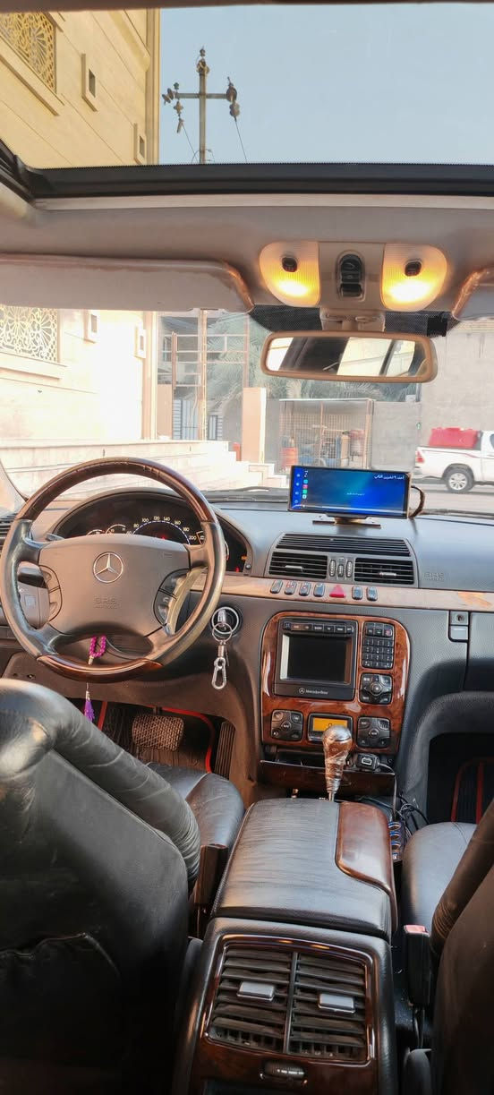 مارسدس غواصة S320 الباب الطويل 
فول فول مواصفات
ماشية (130000) فقط
كامرة رجوع خلفية
حساسات
قداحات كل المقاعد
فتخة سقف
ستيرن كهربائي
مرايات وانارة خاصة للركاب الخلفيين
مقاعد جلد بلاد
تبريد مقاعد خلفية
دبل جام عزل صوتي
تعلية ونتصية للسيارة
نضام تعليق تتحكم بي بكيفك تعلي السيارة تنصيها
مطفئتين تحن مقاعد ركاب الصف الاول
انارة خلفية لجوس الرجلين للصف الثلني
تجوات رئس متحركات كهربائيا للمقاعد الامامية
تجوات خلفية كهربائية
٤ وضعيات كراسي
كراسي مريحة جدا
نضام تعليق من الافضل بلسيارات
حدادة 100٪
مكينة وكير 100٪
رقم بصرة انجليزي
السيارة بعد بيها مواصفات خير من الله

السيارة عوزها بس بوليش لان عليها تغليف والتغليف مجورد
اما من باقي النواخية السيارة جاهزة من كلشي
وبلواقع احلى بهواي من الصور
ومحرك ٦ سلندر مرغوب

مكاني بصرة
السعر 125 بلااش على هاي النضافة 
*********** البصرة, العراق
