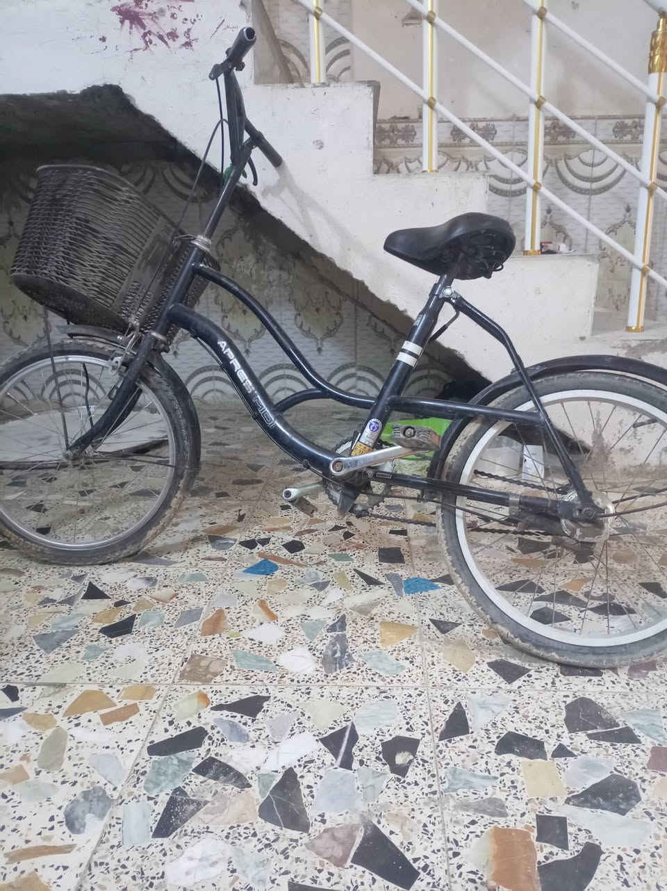 للبيع بايسكل ياباني تكسي كلشي مابي 
*********** ابد بغداد الامين الثانيه @
