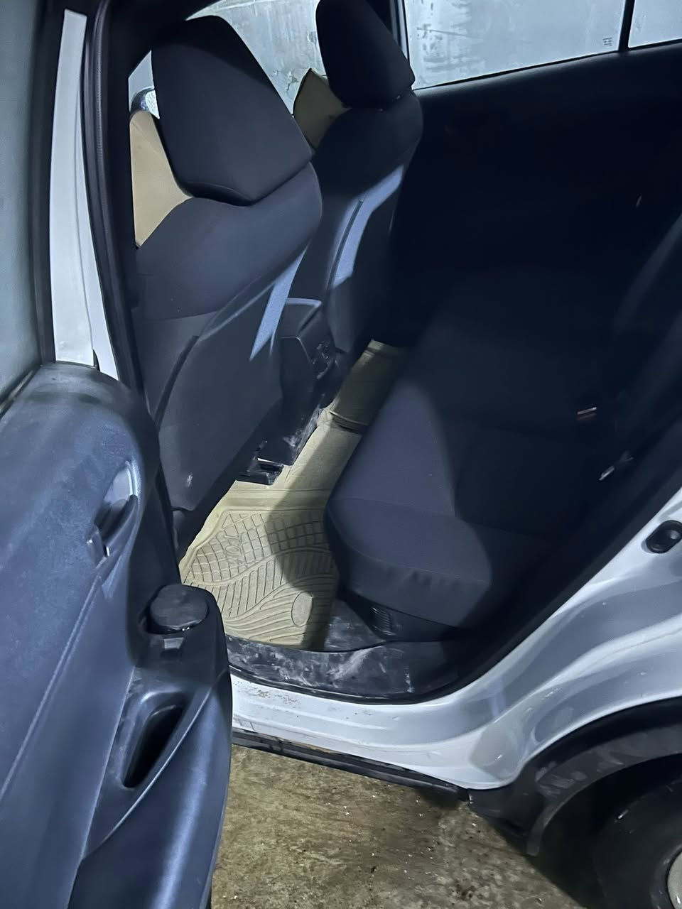 للبيع سيارة كروز موديل ٢٤رقم بغداد ماشيه ٣٠الف مكفول الاستفسار ***********
