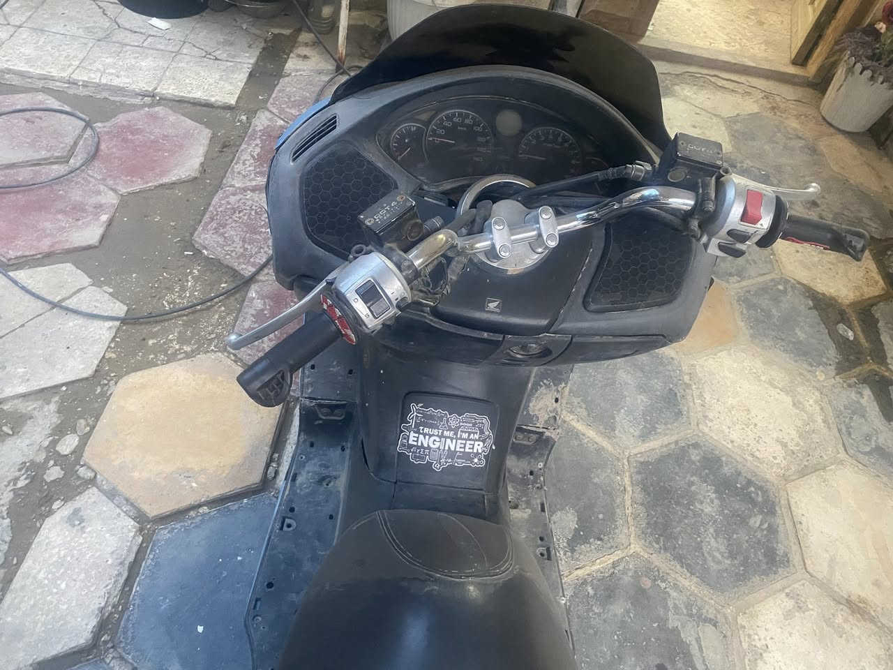 السلام عليكم مكلف بالنشر مكلف بالنشر
دراجه فورزه 08 لون جويتي كير ومكينه خير من الله 
الدراجه نكره سلف مثل ما بالصوره 

العنوان بابل حله حي الامام شارع الضغط 

رقم صاحب الدراجه *********** 

رقم مكلف النشر ***********
سعر الدراجه 550وابيه مجال
