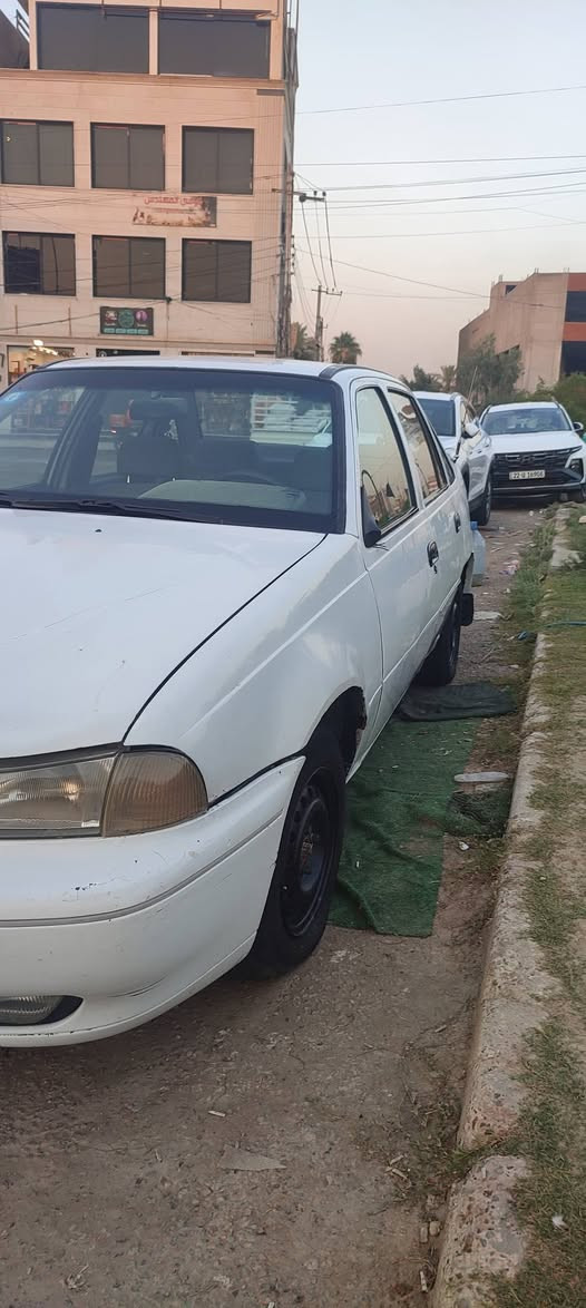السلام عليكم ..
دايو سيلو موديل ١٩٩٥ 

رقم بغداد الجديد ب اسمي

هزه جديده

سنويه جديده 

مكينه ١٦٠٠ مفتوح 

غرفتها نظيفه كلش 

شديتلها زوج تأيرات خلفيه مال باله 

راديتر جديده 

....

النواقص الي بيها 

اويل بم ميصعد دهن بصوره صحيحه 

البور يرادله تبديل صوندات 

التبريد المنظومه كامله بس كمبريسر 

الكيچ مال بانزين يشكل 
القلايچ منال الگير يرادلهن تعيار
.....

السعر (٢٧) ورقه وبيها مجال 

مكاني بغداد السيديه 

رقمك تلفوني (***********)
