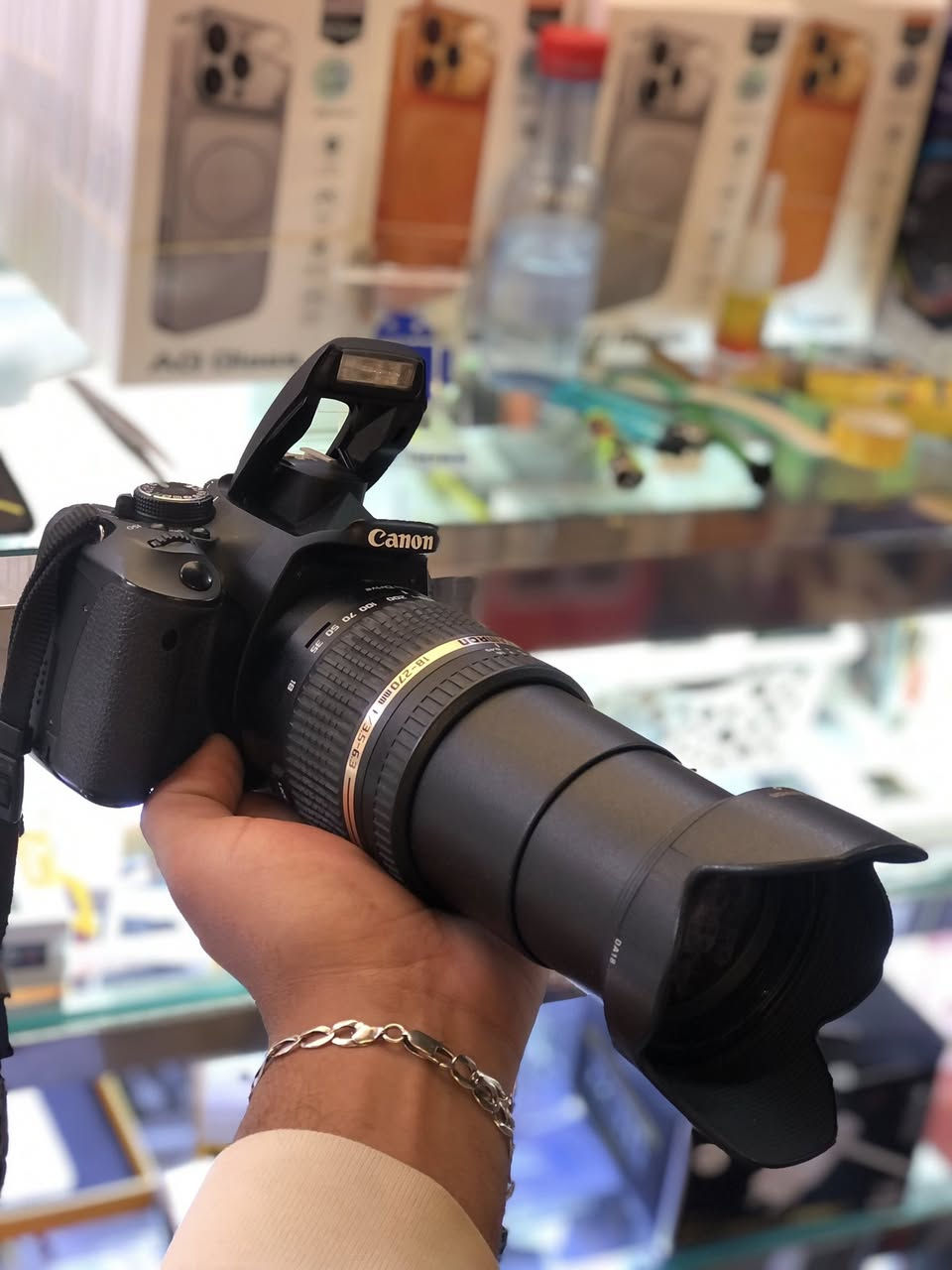 Canon Rebel T3i - L'objectif TAMRON 18-270mm Plus Chargeur 🔌 Ou batterie 🪫 ou Cartable ou Carte mémoire 16GB Originale


**إذا كنت صاحب هذا الإعلان وتريد حذفه لأي سبب، رجاءا أرسل رسالة إلى الدعم الفني**