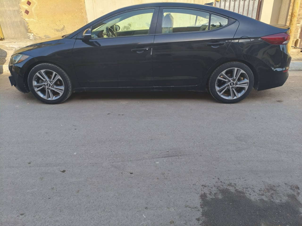 للبيع النترا 2017
بصمه فتحه شاشه كبيره رادارات 
السياره فول مواصفات 
وارد ضررهه سرقه بيه صبغ حافه البنيد مثل ما موضح بالصور 
والباقي كفاله كير محرك صدر تبريد مكفول بدون نقص
*********** موجود بي واتساب
