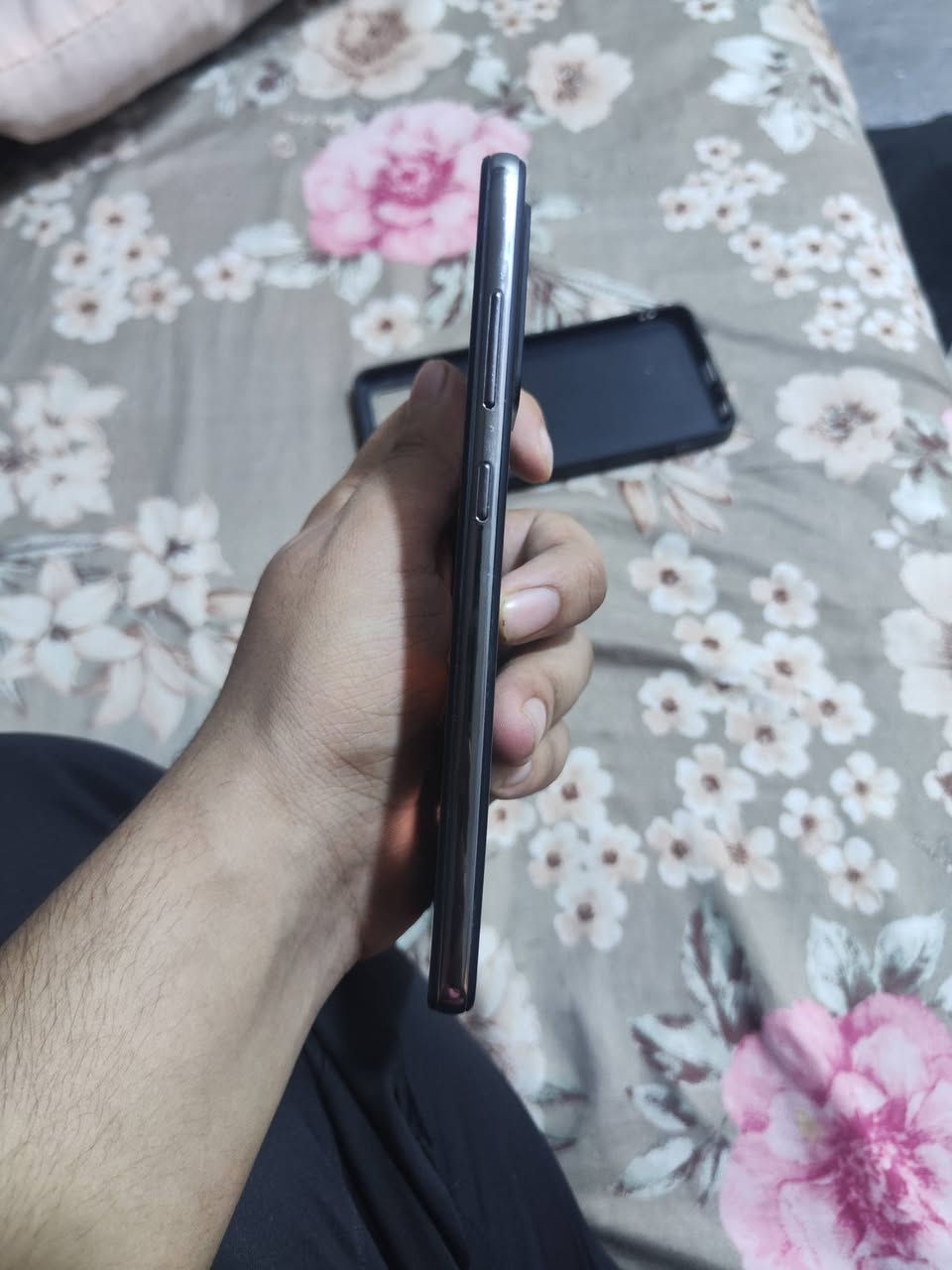 سلام عليكم جهاز سامسونج a52s الجهاز مبدل شاشه لمسها عادي كلش والباقي موضح بالصوره وهاي الي واكعه حمايته العدسه مال عدسه الواسعه سعر 150 الف وهذا رقم ***********
