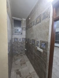 مشتمل أرضي • المنصور حي دراغ • ١ غرفة