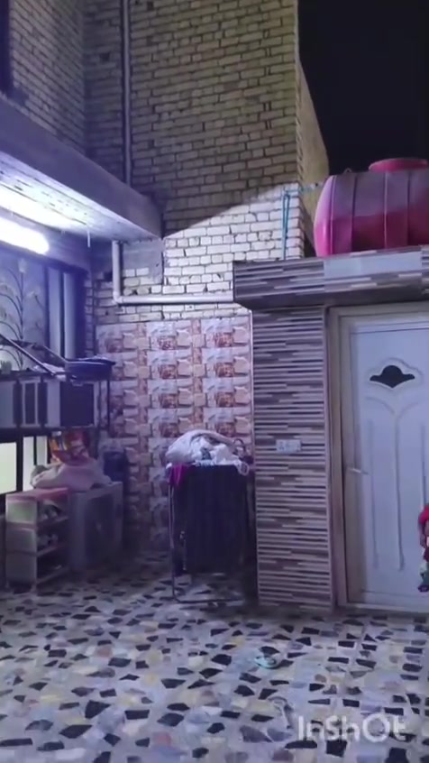 سلام عليكم بيت للبيع زراعي سند 25 مساحته 160 متر طابقين 
طابق الاول ماناقصه شي يتكون من غرفه واستقبال معزوله ومطبخ وحولي وحمام  وترك اثنين 
وطابق ثاني يتكون من 3 غرف وحمام 2  وترك ناقصه فقط كاشي وبيوتنه والسطح شتايكر مبني طابوك عنواني ابو عظام بكاع علي راضي رقم الفرع خمسة كاع اصوليه اكابلك وياه صاحب القطعه وهذا رقمي *********** بي واتساب

