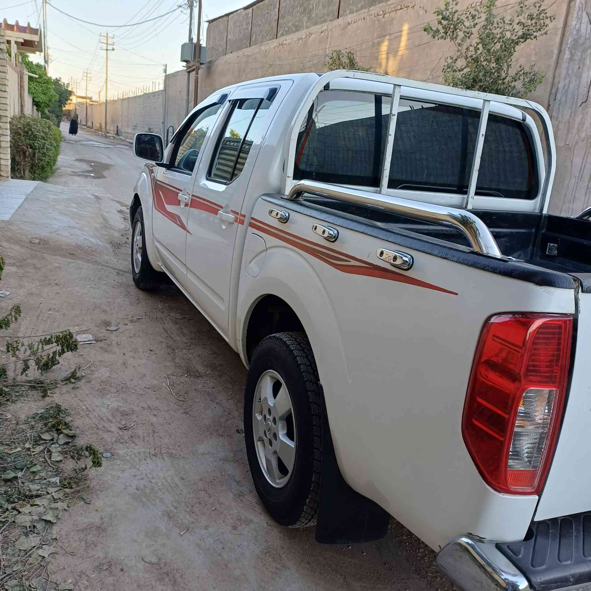 السلام عليكم نيفارا رقم كربلا مشروع وطني موديل ٢٠١٤ كفاله عامه من الضربه والصبغ والتبديل والفتح كفاله عامه كير اوتماتيك 
محرك وكير وصدر جديد تخم تاير جديد تبريد تتدفئه شغال سياره جديد على وضع الشركه مال جناي مكاني بابل 
السعر ١٣٠ 
***********
