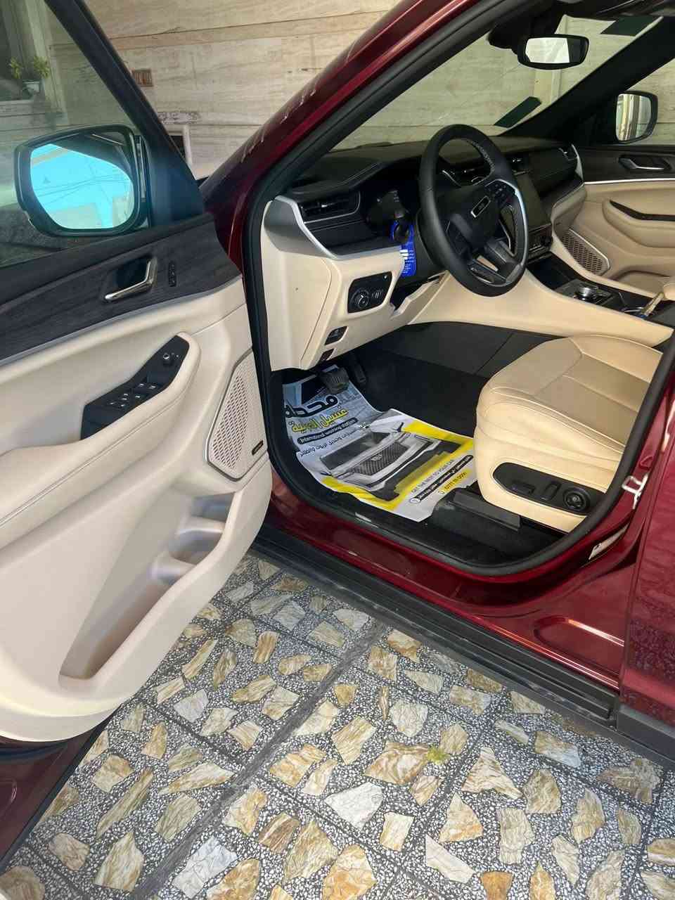 السلام عليكم
جيب كراند شيروكي لمتد هايبرد بلك ان

وارد امريكي فول بدون ايرباك  

السياره حادثها موضح بلصوره ضربة بسيطة كلش 

الدعامية جاية وياهه الباقي مكفول 

‏ Grand Cherokee limited 4Xe 2024 2.0L 

رقم بغداد بسمي تحويل ثاني يوم 

ماشية 35.000 ألف ميل 

🟫 حجم المحرك ٢٠٠٠ تيربو جارج ٣٧٥ حصان مع محرك الكهرباء  

نظام الشحن : الشحنة الوحدة تمشيك ٤٥ كيلو بدون بانزين نهائيا يعني بالداخل متحتاج بانزين بس اشحن كهرباء  

داخل السياره لون كريمي مميز 

  محرك تيربو + هايبرد + بلك ان 

🔴 حساسات خلفية

🔴 ‏‎حساسات جانبيه بالمري

🔴 خمسة راكب 

🔴 رادار 360 درجة 

🔴  تحديد مسار   

🔴  تبريد قطعتين 

🔴 ثلاث انضمة قيادة 

🔴 بانوراما 

🔴 دفع رباعي. 

🔴 كير ماوس مع وضعيات القياده المختلفه للجبال والطرق الوعره والرمال والطين

🔴 شفتات ستيرن 

🔴 هاند بريك بصمه 

🔴 ️مقود جلد + تدفئة 

🔴 شفتات ستيرن

مواصفات 

1️⃣ لايتات لد 

2️⃣ هيترات في الكشن 

3️⃣ شاشات عدد 2 

4️⃣ كراسي خزن ميموري  

5️⃣ سستم صوت ALPINEو دمام خلفي بلادي 

6️⃣ تشغيل عن بعد

7️⃣ نظام محاكاة العجلة الذكي 

8️⃣ نظام ملاحة 

9️⃣ نظام قيادة ذاتية بريك امامي خلفي اوتو (توقف ذاتي 

السعر 33.500  ألف دولار بية مجال بسيط 

مكاني شارع فلسطين 

رقم الهاتف ***********
