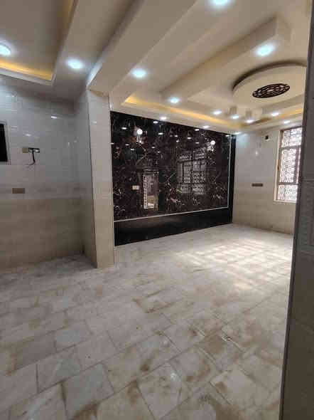 بيت للإيجار في مجمع الغدير، خلف مطعم التنور، قرب السفارة التركية.
المساحة: 100 متر مربع
الطابق: طابقين
البناء: طابوق درجة أولى
عدد الغرف: أربع غرف نوم
صالـة واستقبال
مطبخ
صحيات داخلية وخارجية
منور
تانكي ماء
ماطور كهرباء
سخان ماء
السعر الإيجار 600 الف 
المنطقة سكنية تتوفر فيها جميع الخدمات.
للتواصل اتصال أو وتساب ***********
